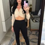 Demi Lovato mostra sua figura incrivelmente tonificada em uma nova foto