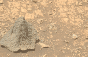 O forte rover da NASA aqui misterioso ‘capacete’ (foto) em Marte