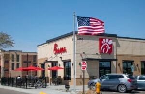 A controversa nova política da loja Chick-Fill-A é a divisão de clientes