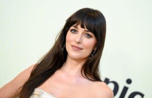 Dakota Johnson lançou seu microfone e um motivo agradável para caminhar do palco