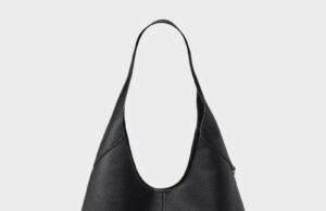 Os compradores estão pegando as sacolas de ombro necessárias para o alvo que é como um estilo de treinador popular como um preço de 8x com preço