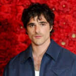 Jacob Elomomomes com Robbie ‘Wuthering’ lavagem