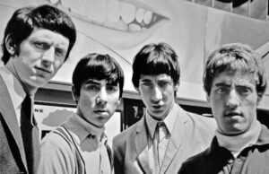 O ícone de rock de 80 anos -confessou que seu companheiro de banda Bond nunca foi fácil