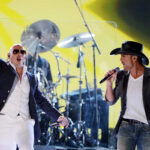 McGraws McGraw Team e Pitbull para um desempenho inesperado, mas são uma calça muito atraente que rouba eventos