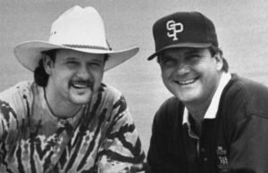 Durante os arremessadores, Tim Macrah homenageia seu pai de uma maneira poderosa