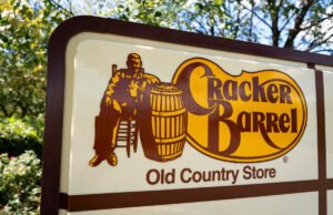 Os barris de cracker fazem grandes movimentos entre o novo logotipo ‘Blend’ na reação