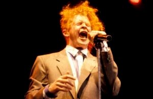 O 40º aniversário das turnês de 40 anos do Simple Red choca Mick Hakanal, com voz brilhante e agrícola