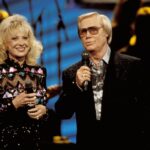 Nagan Country George Jones e a princesa Wynette Wynette, 54, fazem uma aparência rara (e soa como mãe)