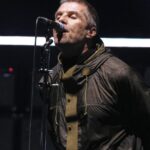 Os homens morrem quando ele caiu durante o concerto do Oasis