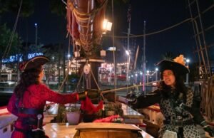 ‘Pirates wont’ é um evento interativo em um navio de longa praia