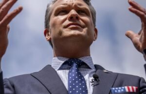 O secretário de Defesa Pete Hegesty é da Rede de Igreja Conservador da Arka. Aqui está o que você sabe
