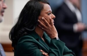 Os democratas do Texas passam à noite à sombra da polícia na batalha de batalha de redistribuição