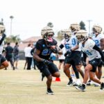 Vista para Sunseri da UCLA, SunSeri, para fazer uma brincadeira de uma criança de vitórias e ondas novas