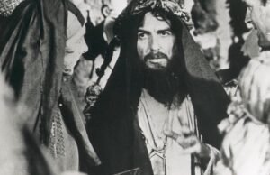 Colaborador: Obtenha uma manicure. Ga Monty Python. Seja feliz. Você é louco para os Trumpists