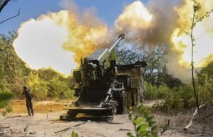 A Rússia lançou um grande ataque de drones e mísseis à Ucrânia enquanto a paz está em andamento