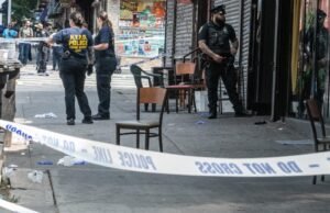 Atirando em 3 mortos no clube de Nova York com um lotado