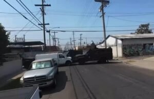 A réplica de filmagens de drones da polícia de Los Angeles mostra a aparência do homem atirado enquanto mantém a arma