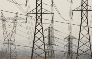 Bilhões que exigem a remoção de uma linha de energia não usada para evitar o risco de queimação de sacrace