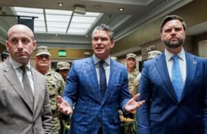 Visitado por JD Vans e Pete Hagaseth National Guard Exército durante o protesto da repressão de Trump