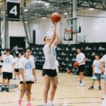Jaime Jr. e Gabriona Jaquez segurando o acampamento infantil, quando se concentra em um novo destino e na UCLA