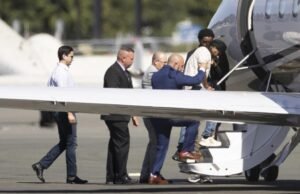 O motorista do caminhão no meio do governo Trump é rejeitado com um conflito com as notícias