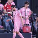 Lionel Messi foi prejudicada a lesão muscular no pé direito quando a liga partiu