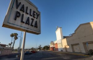 North Hollywood Valley Plaza, um incômodo público
