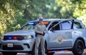 Os novos SUVs escondidos do CHP estão chegando atrás do motorista da Califórnia