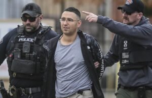 O candidato fracassado do Novo México recebe 80 anos em disparar contra os funcionários dos oficiais