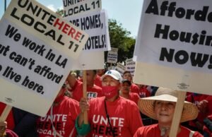 LA passou pelo salário mínimo de US $ 30. Então o boletim de voto foi medido