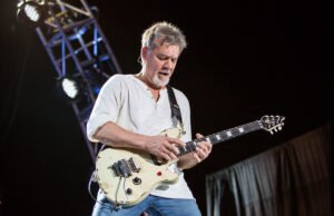 Icônico ‘The Rocker of the Iconic’ 80s revelou