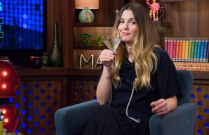 Droe Barry se reúne com a comissária de bordo que a ajudou a bêbada: ‘Você chora e chora’