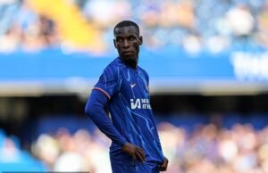 Nicholas Jackson, e Baviera de Munique e o crédito ao colapso e viajação da Baviera por blues estará com blues