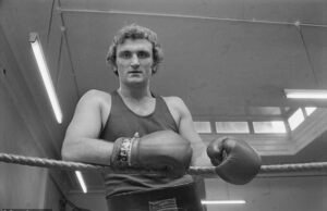 Joe Bongnner morreu 75: em 75 CE, Muhammad Ali lutou com Ali