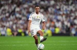 Os fãs de Steve Makmanan Liverpool trazem alegria para experimentar Alexander Arnold na Liga da Cidade dos Campeões
