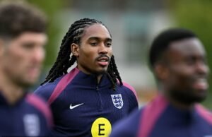 Dukh Spencer a ser o primeiro muçulmano a jogar pela Inglaterra e trabalhar com Antonio Conte