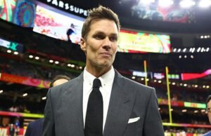 Tom Brady Tom Bredi foi forçado a chegar à segunda temporada do comentário da NFL