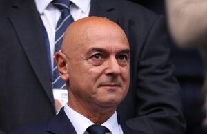 O presidente do Toemham, presidente do Daniel Levi Tottenham, do 25 London Club, o presidente da Totkenham, renunciou
