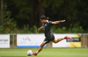 Sam Kerr Fants acabou recebendo cinco palavras para voltar ao chão no campo para o Chelsea