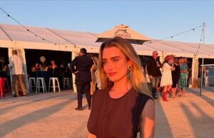 Grace Heyden, entre a pontuação da Austrália, reduz uma figura decorada em eventos esportivos globais