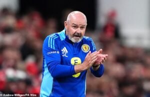 Dinamarca 0 Escócia 0: O PLONE da classificação do filme é a defesa de Steve Clark sua escolha? Qual jogador ficou feliz em evitar o vermelho vermelho? Eles tomaram posse de capacidade de ouro para os visitantes?