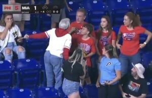 Um ponto de raiva em um momento de raiva estava correndo para casa no jogo da MLB e pediu seu filho