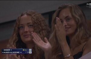 O modelo de Mick Shumber após a arte do gentlese, o esporte quebrou a imagem russa, um corretor de esportes, conversa com a arte das finanças abertas em Nova York