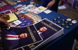 Vance homenageia Kirk, hospedando o show da Casa Branca