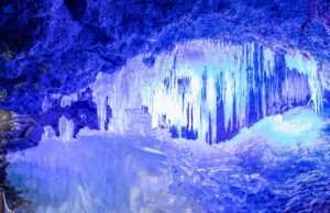 Distúrbios da caverna gelada: tubo de lava cheio de pílulas geladas de 10 metros na base do Monte Fuji