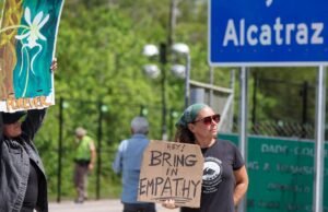 O Tribunal dos EUA parou o veredicto de que a entrada para mais imigrantes em ‘Aligator Alcatraz’