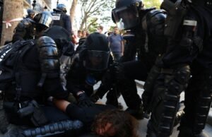 Comércio comercial na França: mais de 300 prisioneiros e policiais em tributação de negação