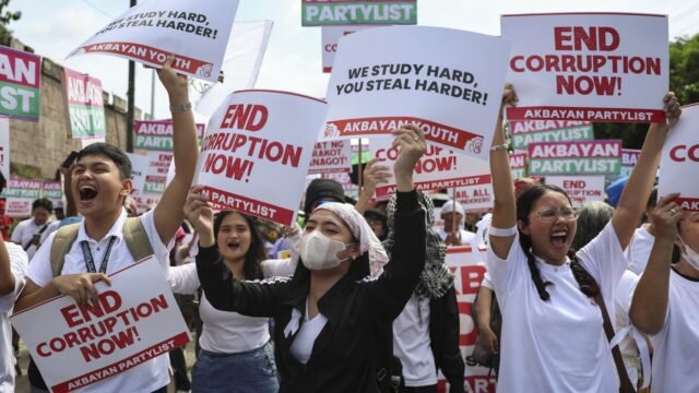 49-Arrested-in-Manila-Amid-Corruption-Protests-as-Violence-Erupts.com2Fcb2Fa12Fdeb49db6ec3aff651501f.jpeg