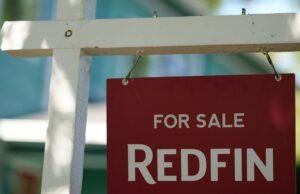 Crise dos Estados Unidos: o proprietário é forçado a terminar a terra à venda com a falta de comprador