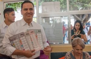 Que era Roberto Sandoval, o governador de Nayarit com os links mencionados em CJNG